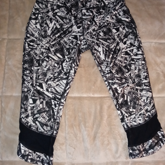 Tek Gear Capri Pants (2) - Picture 2 of 5